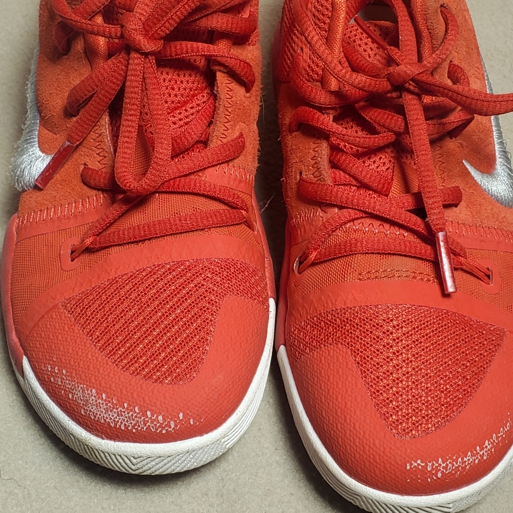 Nike Kyrie Irving 3 GS Youth Size 2 Basketball Shoes 869985 601 2017 Red